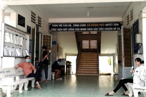 Gian nan đi làm giấy xác nhận độc thân