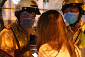 Xử phạt 35 triệu đồng đối với nữ tài xế ôtô vi phạm nồng độ cồn Xử phạt 35 triệu đồng đối với nữ tài xế ôtô vi phạm nồng độ cồn