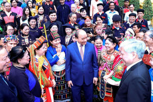 Người “chuyên chở” văn hóa, pháp luật đến bản làng
