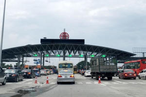 Vì sao hàng trăm xe ô tô bị lỗi thẻ thu phí tự động?