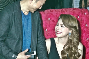 Bạn trai Việt kiều tháp tùng “búp bê” Thanh Thảo ghi hình Âm Nhạc & Bước Nhảy