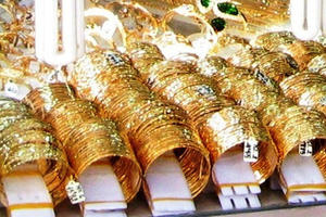 Giá vàng hôm nay 28/8: Giá vàng quay đầu lao dốc