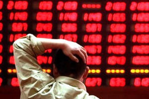 VN-Index “rơi” 56 điểm, hàng loạt cổ phiếu giảm sàn