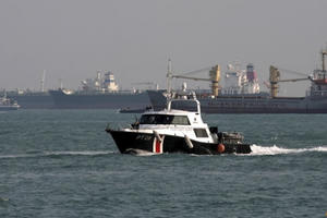 Hai tàu đâm nhau trên biển Singapore, 5 thủy thủ mất tích