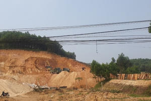 Phú Thọ: Núp bóng san gạt mặt bằng để đổ đất trái phép vào dự án khu đô thị phía Nam thị trấn Hạ Hoà