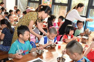 Tuyển sinh đầu cấp lớp 1, lớp 6: Chật vật “ứng thí” trường tư