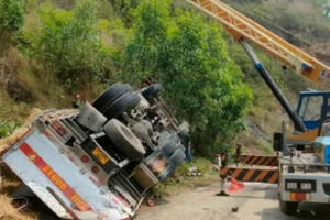 Phú Yên: Lật xe tải khiến 9 người thương vong