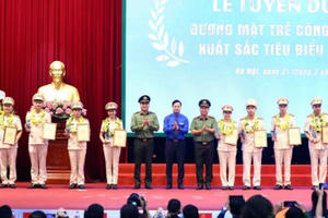 Công an Hà Nội vinh danh 12 gương mặt trẻ xuất sắc tiêu biểu năm 2022