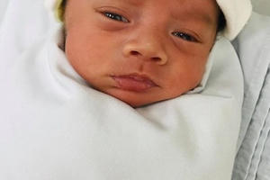 Một bé trai sinh non bị mẹ bỏ rơi trong bệnh viện