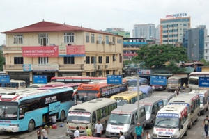 Thu hồi hàng loạt phù hiệu của nhiều xe khách xuất phát từ bến Mỹ Đình