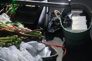 An Giang: Ngụy trang người chở rau, vận chuyển thuốc lá lậu