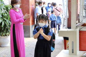 Phó Thủ tướng Vũ Đức Đam: “Chấp nhận thực tế trẻ đi học đồng loạt thì ca nhiễm tăng” Phó Thủ tướng Vũ Đức Đam: “Chấp nhận thực tế trẻ đi học đồng loạt thì ca nhiễm tăng”