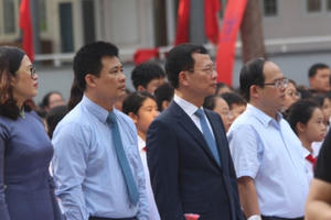 Bộ trưởng Nguyễn Mạnh Hùng dự khai giảng tại trường THCS Cầu Giấy