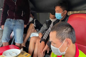 Bắt quả tang bảy tài xế chơi ma túy tập thể trên cabin xe tải