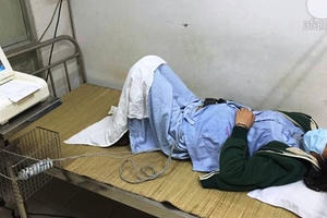 Hà Nội: Truy tìm lái xe ô tô đâm ngã bà bầu rồi bỏ chạy Hà Nội: Truy tìm lái xe ô tô đâm ngã bà bầu rồi bỏ chạy