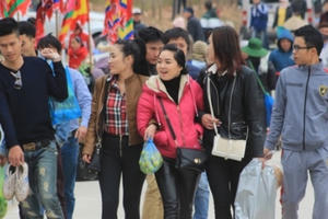 Du khách nườm nượp đổ về non thiêng Yên Tử trước ngày khai hội