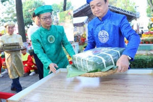 Đồng Nai: Hơn 800 người rước, dâng bánh “kính nhớ tổ tiên”