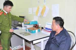 Hải Dương: Bắt giữ đối tượng vận chuyển 2 bánh heroin đi tiêu thụ