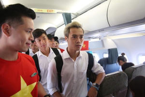 Hình ảnh đoàn Olympic Việt Nam lên chuyên cơ về nước