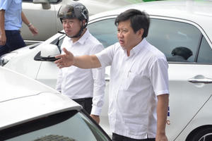 Bản tin Sài Gòn Plus: Chiến dịch giành lại vỉa hè “mềm mỏng” hơn, người vi phạm vui vẻ chấp hành