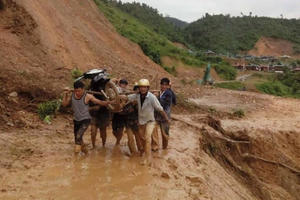 “Thót tim” cung đường mùa tựu trường của thầy cô giáo vùng cao