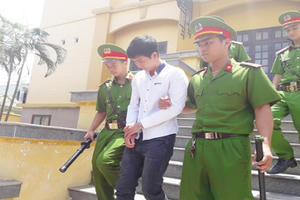 Đâm chết bạn nhậu vì ly bia