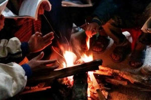 Cảnh báo ngộ độc do dùng than củi sưởi ấm