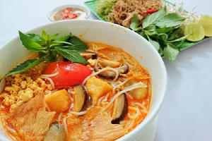 Một công ty tài trợ mua 6 lọ thuốc cho người ngộ độc bún riêu chay