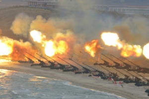 Hàn Quốc đưa 300 khẩu pháo binh tập trận sát biên giới Triều Tiên Hàn Quốc đưa 300 khẩu pháo binh tập trận sát biên giới Triều Tiên