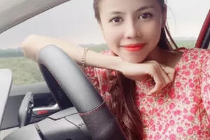 Cho vay nặng lãi, “hot girl” bị tạm giữ hình sự