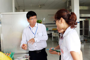 Thực phẩm giả len lỏi từ mạng xã hội đến trường học