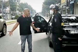 Khám xét nhà đối tượng “phê” ma tuý thông chốt kiểm dịch, phát hiện nhiều giấy tờ cho vay nặng lãi