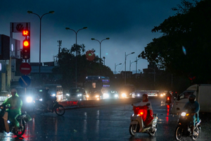 Hà Nội mưa to đến rất to, nhiều tuyến đường lại có nguy cơ ngập lụt