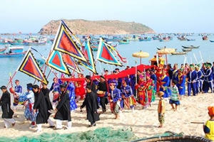 Linh thiêng lễ hội Cầu Ngư