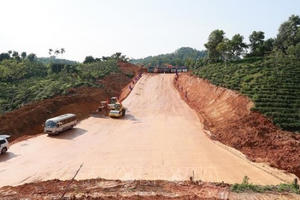 Đầu tư tuyến cao tốc Tuyên Quang - Hà Giang với quy mô 2 làn xe Đầu tư tuyến cao tốc Tuyên Quang - Hà Giang với quy mô 2 làn xe