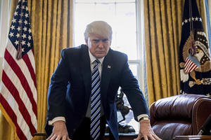 Tổng thống Mỹ Donald Trump rơi vào bẫy khi ký dự luật trừng phạt Nga?