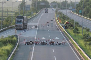 Chặn đường, ép lái xe trên cao tốc về Hà Nội phải đi vòng trả phí