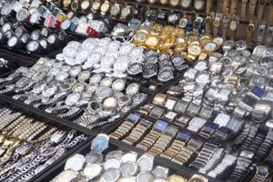 Bản tin Kinh tế Plus: Người tiêu dùng lạc vào ma trận đồng hồ giả