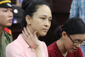 Vụ án Hoa hậu Phương Nga: Bản thỏa thuận mua bán nhà được làm giả?