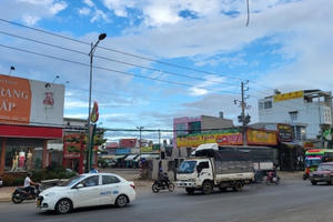 Lâm Đồng: Hàng chục hộ dân kêu cứu vì thông báo thi công rào chắn bến xe Đức Trọng