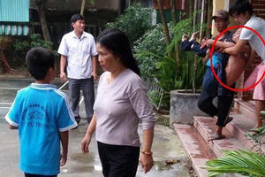 Huế: Nam thanh niên nghi ngáo đá, cầm xăng gây rối trụ sở Công an phường