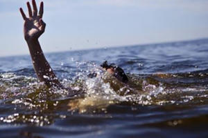 Đi câu cá ở  hồ gần nhà, 2 anh em chết đuối