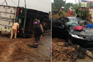 Phú Thọ: Va chạm với container, tài xế ô tô tử vong tại chỗ