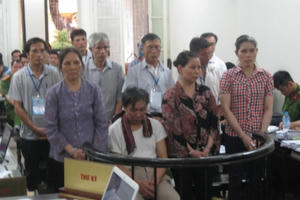 Hà Nội: 342 tháng tù giam cho các bị cáo trong vụ "nấu cháo ở sân UBND xã"