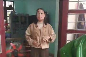 Vụ 40 học sinh bị ngộ độc: Hiệu phó bất ngờ xuất hiện trong phòng làm việc trong thời gian bị đình chỉ công tác