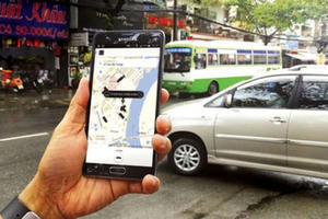 Có Uber và Grab, điệp khúc “xăng giảm, giá taxi đứng yên” không còn
