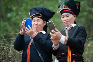 Khi công nghệ “chữa lành” cho phụ nữ dân tộc thiểu số