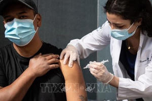 Tại sao những người đã mắc COVID-19 vẫn cần tiêm vaccine?