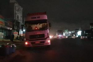 Bình Dương: Xe container cán chết người rồi bỏ chạy trong đêm