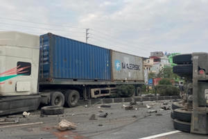 Va chạm liên hoàn giữa 5 xe tải trên QL5, 3 người thương vong